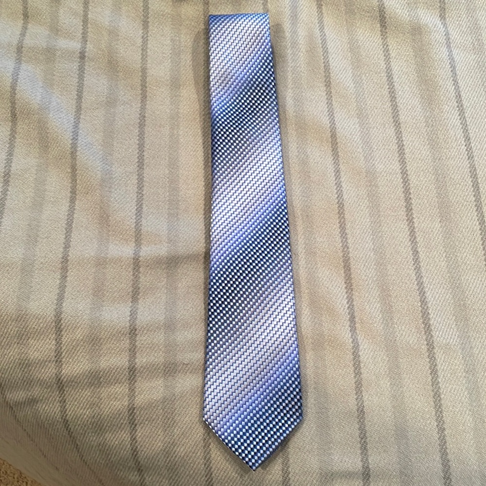 👔 VanHeusen Men’s 100% Silk Tie. Mint Condition.      LIKE NEW - No Stains 👞